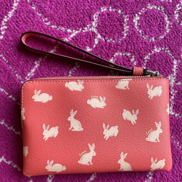 COACH Bunny Wristlet NWT - Picture 3 of 3